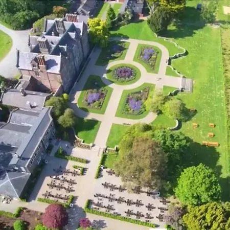 Self Catering - Gardeners *